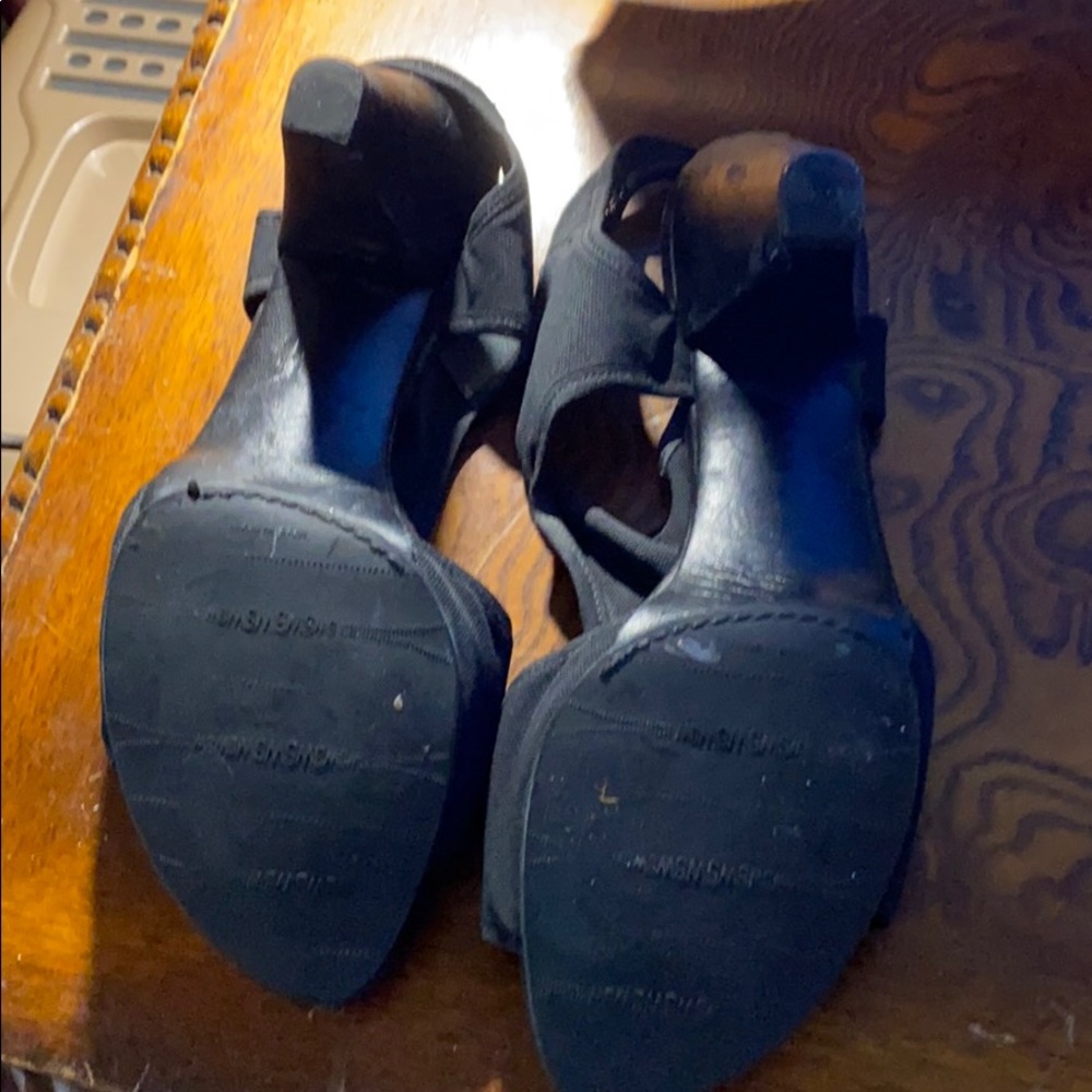 Stuart Weitzman - Picture 3 of 5
